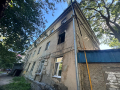 Читатель: в Саратове горит общежитие, пожарным мешают припаркованные машины