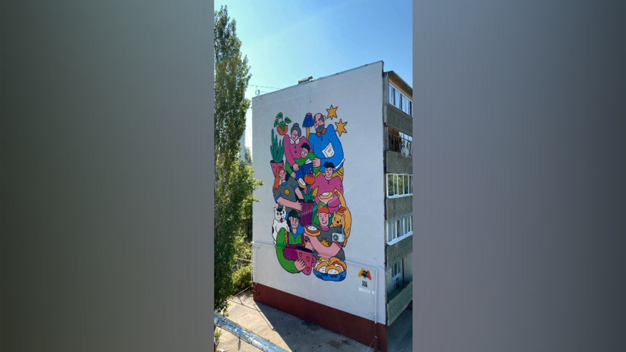 На пятиэтажке в Жасминном появился мурал Ватрушки (фото)