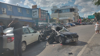 В Саратове два человека погибли в ДТП с грузовиком и легковушками