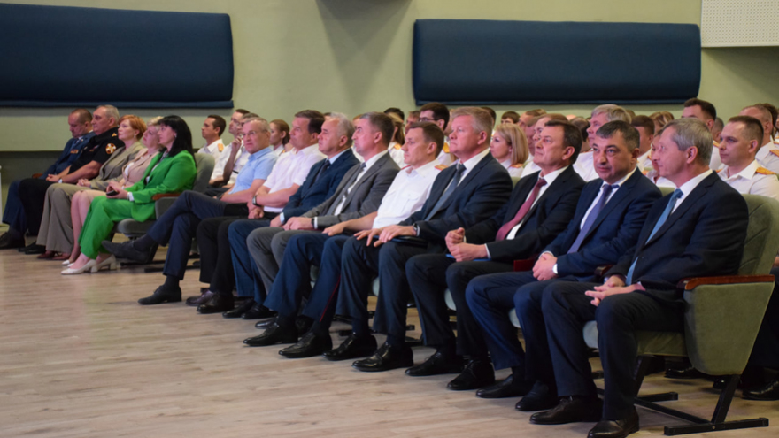 Принимают дерзкий вызов преступника: саратовские следователи отметили профессиональный праздник