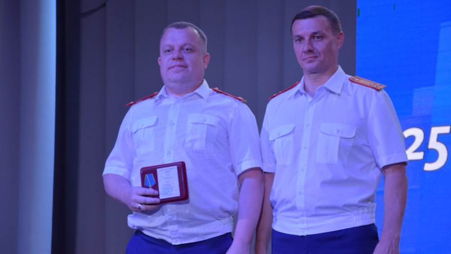 Принимают дерзкий вызов преступника: саратовские следователи отметили профессиональный праздник