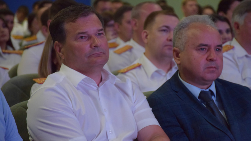 Принимают дерзкий вызов преступника: саратовские следователи отметили профессиональный праздник