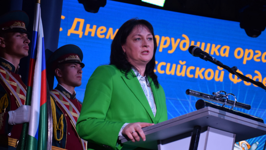 Принимают дерзкий вызов преступника: саратовские следователи отметили профессиональный праздник