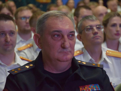 Принимают дерзкий вызов преступника: саратовские следователи отметили профессиональный праздник
