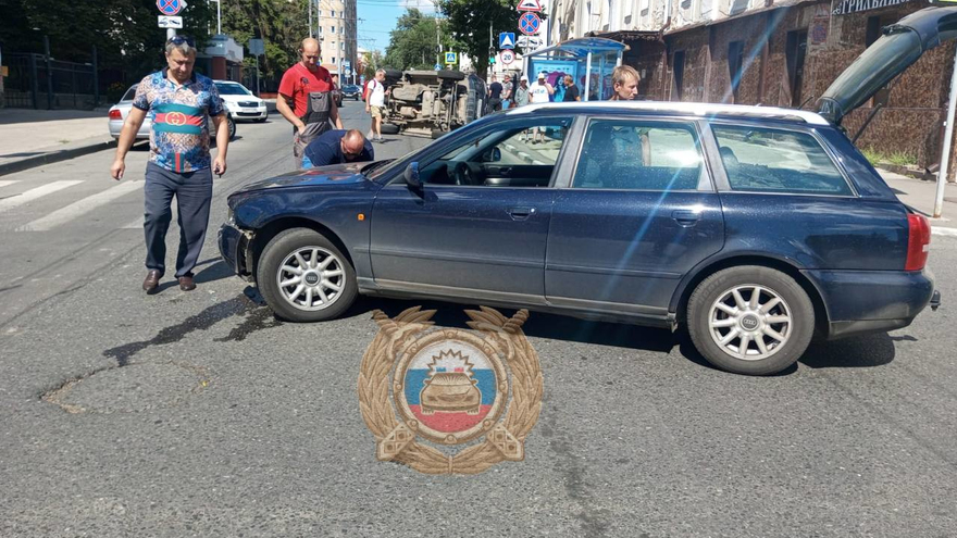 УАЗ перевернулся в центре Саратова