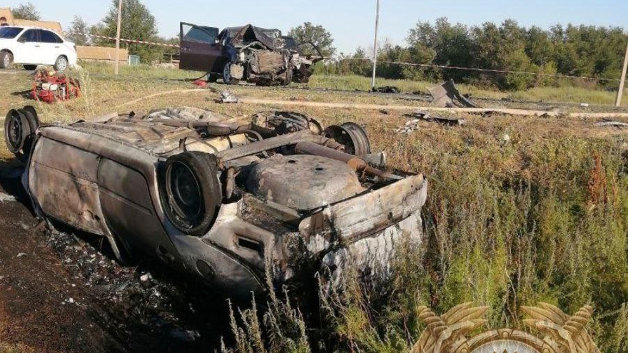 В Саратовской области 2 человека погибли и 3 пострадали в столкновении легковушек