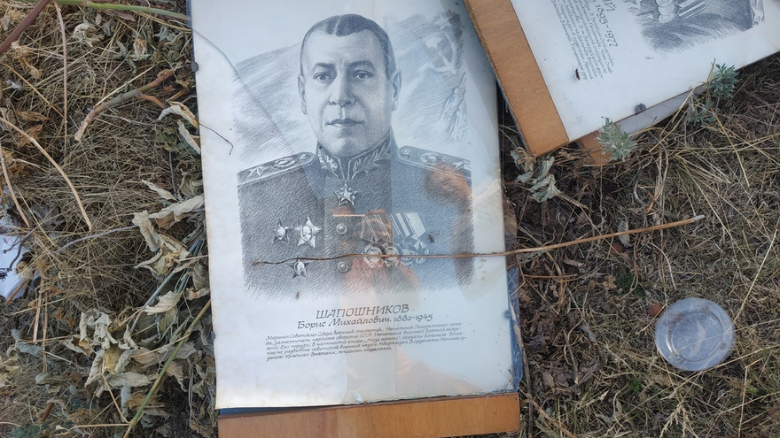 В Саратовской области портреты героев Великой Отечественной войны из школьного музея выкинули на свалку