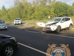 На трассе под Хвалынском столкнулись три автомобиля: пострадал человек