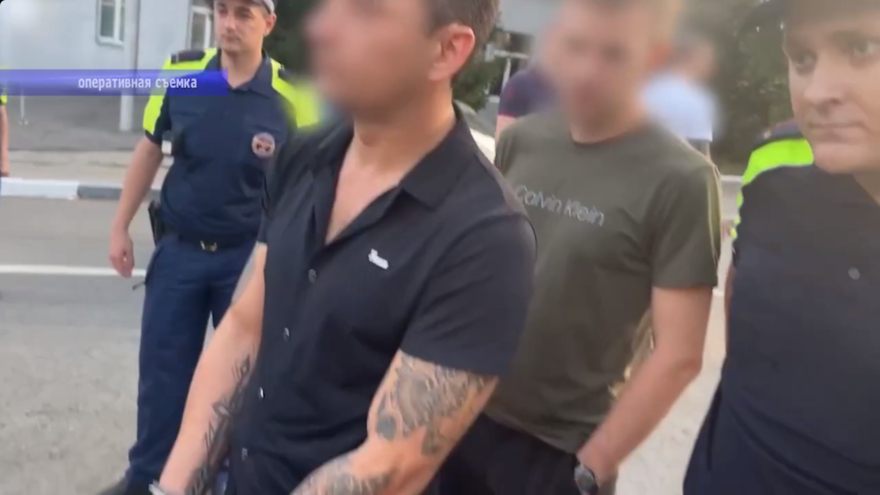 Значимость персоны: в Саратове задержали лжесиловика с пистолетом и наркотиками