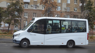 В Саратове частично перекрыли оживленный перекресток: маршрутки пустили в объезд