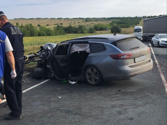 В Саратовской области двое взрослых и двое детей пострадали в ДТП с КамАЗом