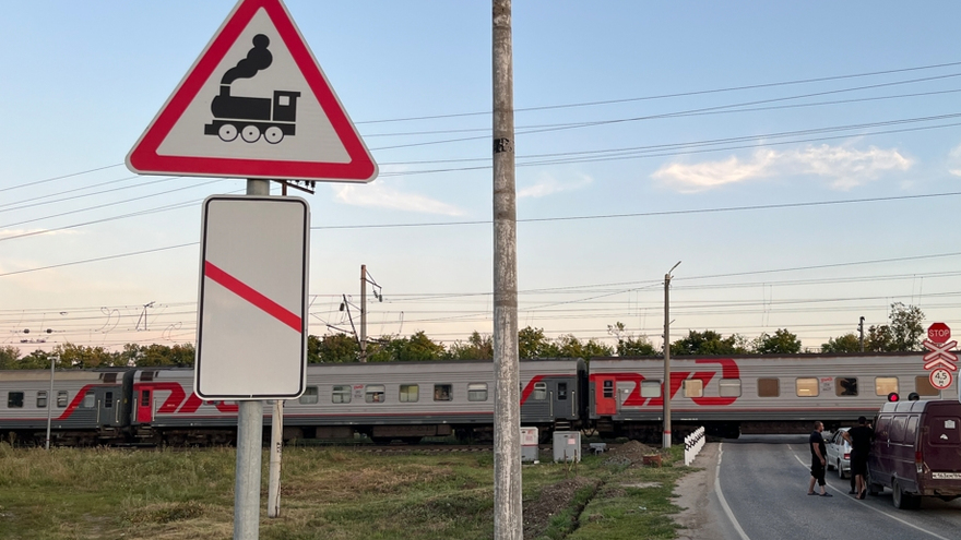 В Саратове на 4 часа закроют железнодорожный переезд