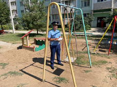 Перелом черепа: в Балакове девочка покалечилась при падении с качелей
