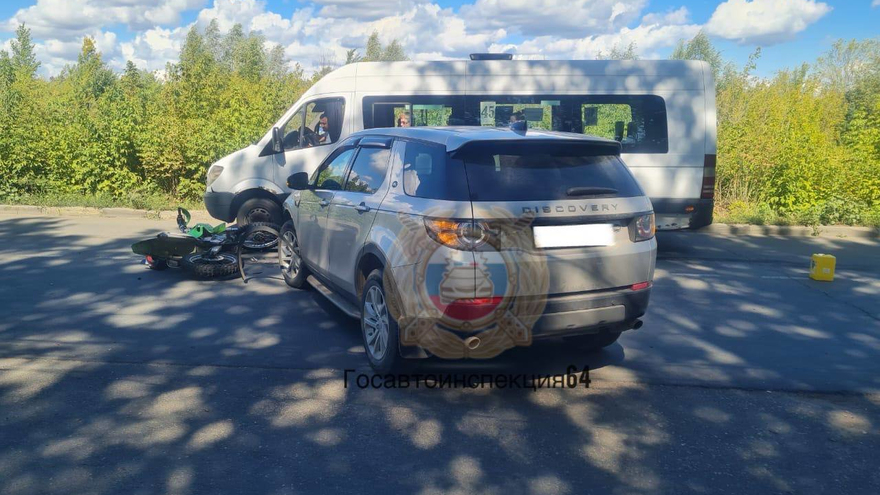 В Саратове мальчик на мотоцикле попал под Land Rover