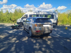 В Саратове мальчик на мотоцикле попал под Land Rover
