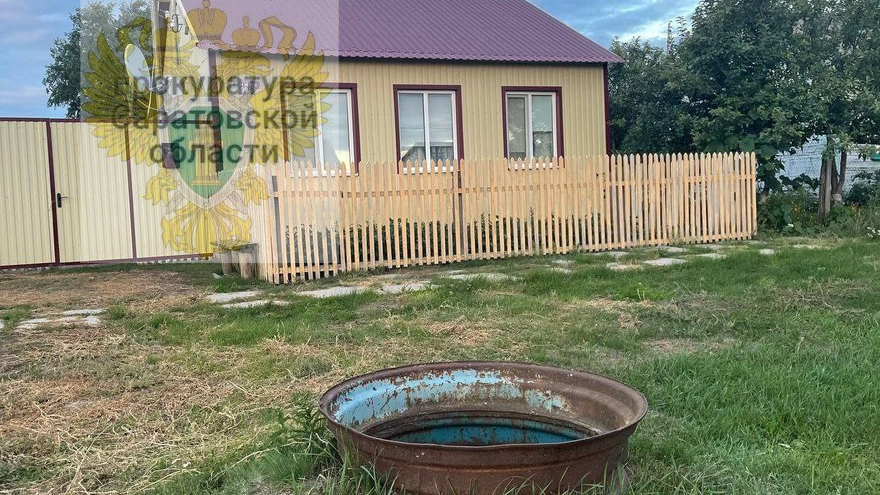 В Саратовской области ребенок провалился в открытый колодец