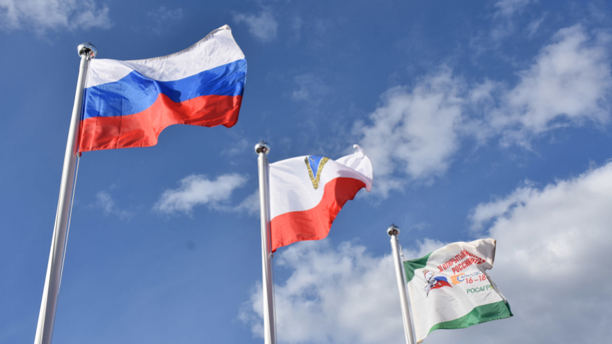 Концерт Сергея Лазарева в Саратове: полиция перекрыла вход на сцену после вылазки детей