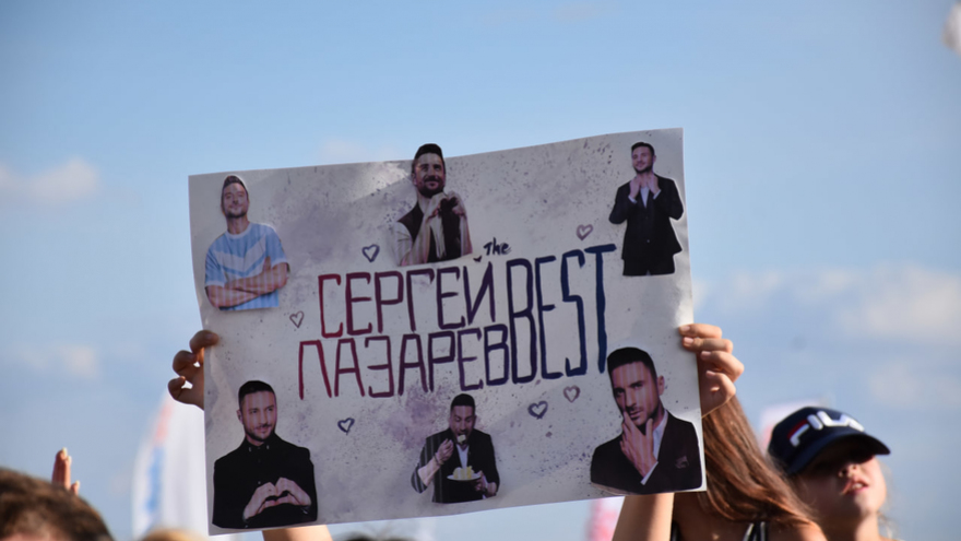 Концерт Сергея Лазарева в Саратове: полиция перекрыла вход на сцену после вылазки детей