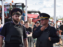Концерт Сергея Лазарева в Саратове: полиция перекрыла вход на сцену после вылазки детей