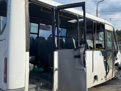 В Саратове у маршрутки выбило стекла в ДТП: ранены 12 человек