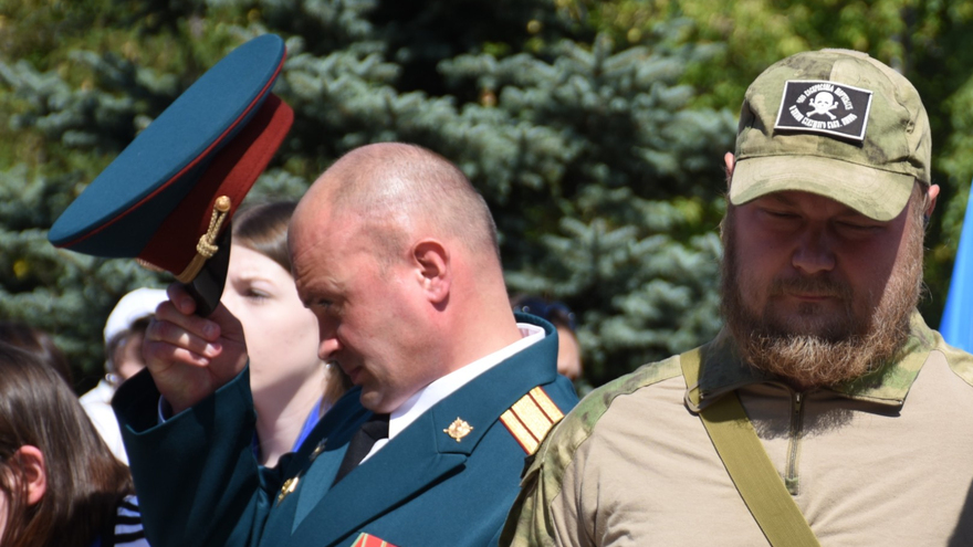 Депутаты, чиновники и общественники отпраздновали День флага РФ в Саратове