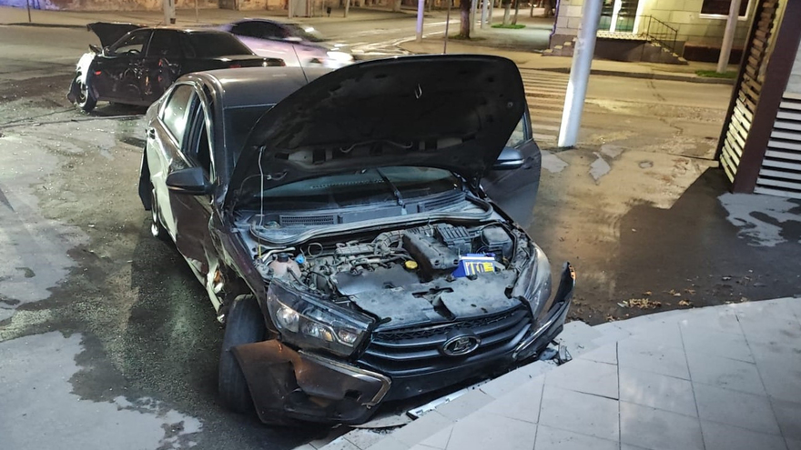 В ночной аварии на Советской разбились двое