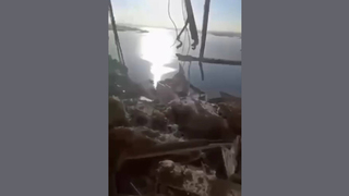 Опубликовано видео из квартиры в Саратове, поврежденной атакой БПЛА