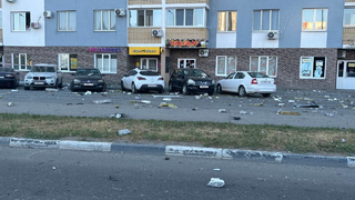 В Энгельсе 23 автовладельца сообщили о повреждении машин после атаки БПЛА