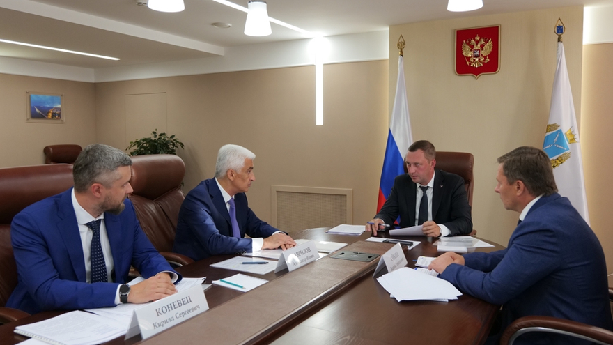 Губернатор Саратовской области Роман Бусаргин обсудил перспективы развития сетевого комплекса региона с руководителями электросетевых компаний