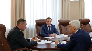 Губернатор Саратовской области Роман Бусаргин обсудил перспективы развития сетевого комплекса региона с руководителями электросетевых компаний