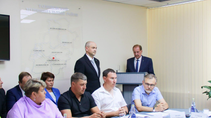 Глава Татищевского района Павел Сурков ушел в отставку: назначен новый руководитель