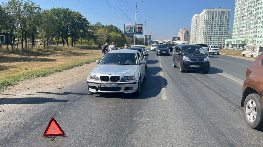 В Саратове пенсионерка спровоцировала массовое ДТП и покалечила пассажирку