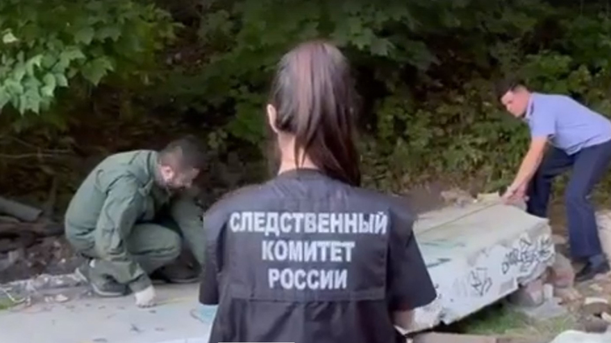 В Саратове завели уголовное дело после гибели подростка под бетонной плитой