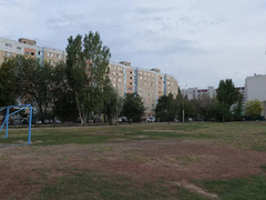 У школы в Энгельсе построят футбольное поле и спортплощадки: деньги возьмут из бюджета и у спонсоров