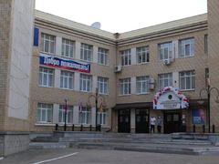 У школы в Энгельсе построят футбольное поле и спортплощадки: деньги возьмут из бюджета и у спонсоров
