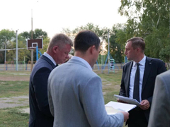 У школы в Энгельсе построят футбольное поле и спортплощадки: деньги возьмут из бюджета и у спонсоров