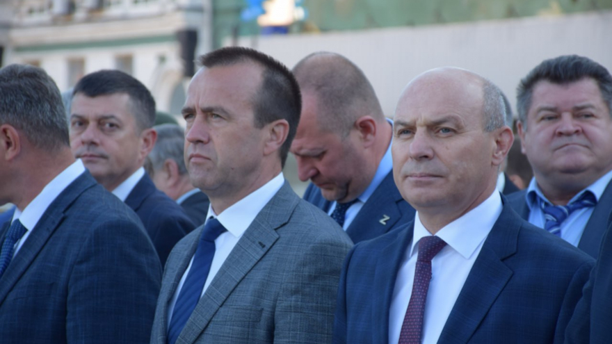 Участники СВО, водитель троллейбуса, медики и педагоги: в Саратове открыли обновленную Доску почета