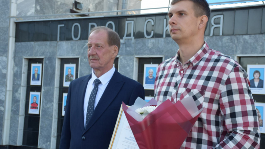 Участники СВО, водитель троллейбуса, медики и педагоги: в Саратове открыли обновленную Доску почета
