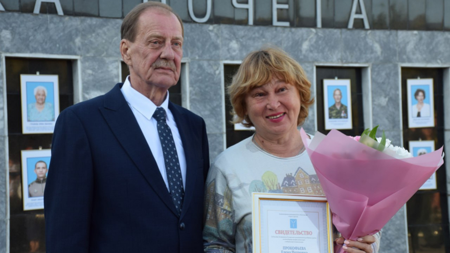 Участники СВО, водитель троллейбуса, медики и педагоги: в Саратове открыли обновленную Доску почета