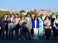 Участники СВО, водитель троллейбуса, медики и педагоги: в Саратове открыли обновленную Доску почета