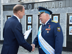 Участники СВО, водитель троллейбуса, медики и педагоги: в Саратове открыли обновленную Доску почета