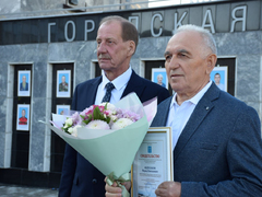 Участники СВО, водитель троллейбуса, медики и педагоги: в Саратове открыли обновленную Доску почета