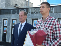 Участники СВО, водитель троллейбуса, медики и педагоги: в Саратове открыли обновленную Доску почета