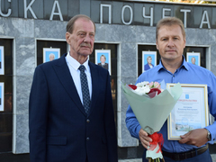 Участники СВО, водитель троллейбуса, медики и педагоги: в Саратове открыли обновленную Доску почета