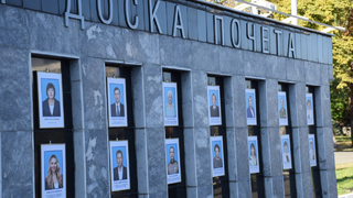 Участники СВО, водитель троллейбуса, медики и педагоги: в Саратове открыли обновленную Доску почета