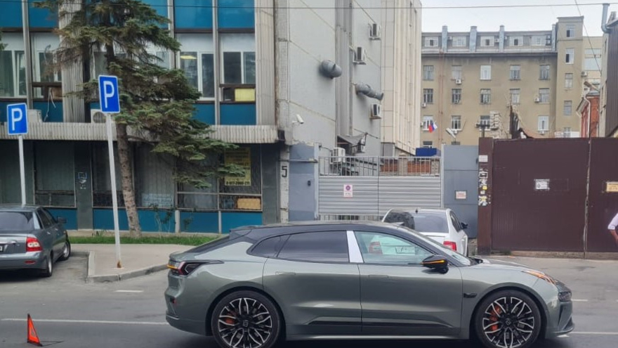 В Саратове прохожий попал под колеса электрокара 