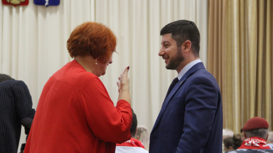 Работал грузчиком и дворником, чтобы с девчонками ходить в кино: руководитель мэрии Саратова Сурков устроил самопрезентацию