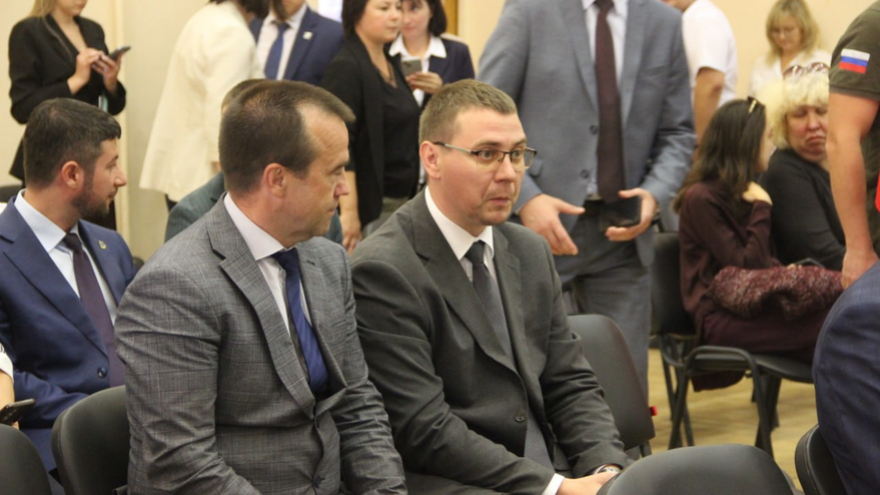 Работал грузчиком и дворником, чтобы с девчонками ходить в кино: руководитель мэрии Саратова Сурков устроил самопрезентацию
