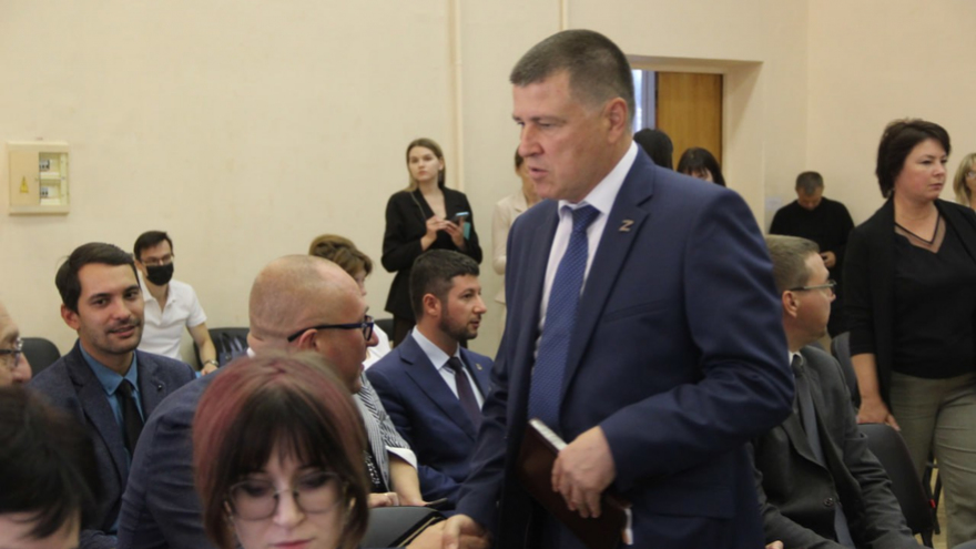 Работал грузчиком и дворником, чтобы с девчонками ходить в кино: руководитель мэрии Саратова Сурков устроил самопрезентацию
