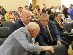Работал грузчиком и дворником, чтобы с девчонками ходить в кино: руководитель мэрии Саратова Сурков устроил самопрезентацию